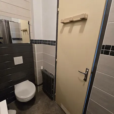 Lumineux Rdc, 4 Personnes, T2 Avec Petit Balcon *