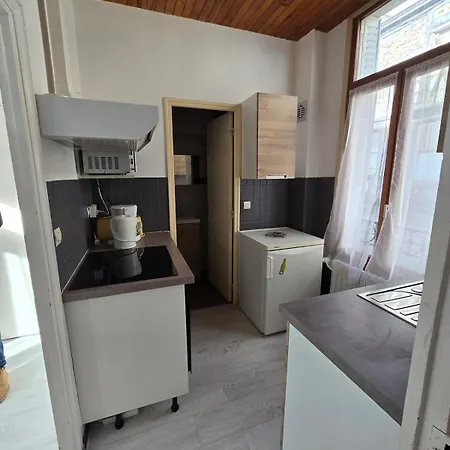 Lumineux Rdc, 4 Personnes, T2 Avec Petit Balcon *
