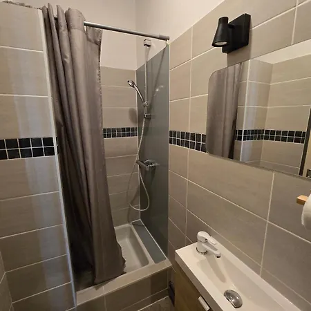 Lumineux Rdc, 4 Personnes, T2 Avec Petit Balcon لا بوربول