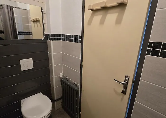 Lumineux Rdc, 4 Personnes, T2 Avec Petit Balcon *