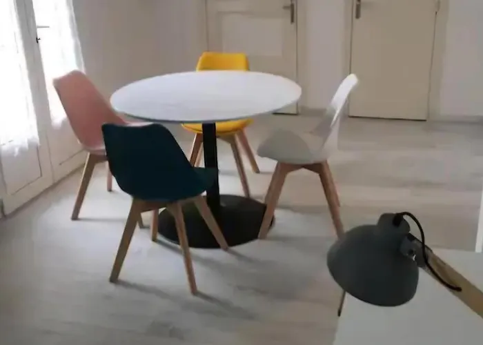 Lumineux Rdc, 4 Personnes, T2 Avec Petit Balcon * La Bourboule