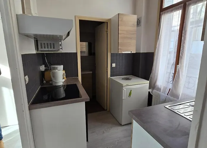 Lumineux Rdc, 4 Personnes, T2 Avec Petit Balcon *