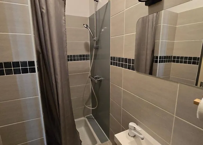 Lumineux Rdc, 4 Personnes, T2 Avec Petit Balcon La Bourboule